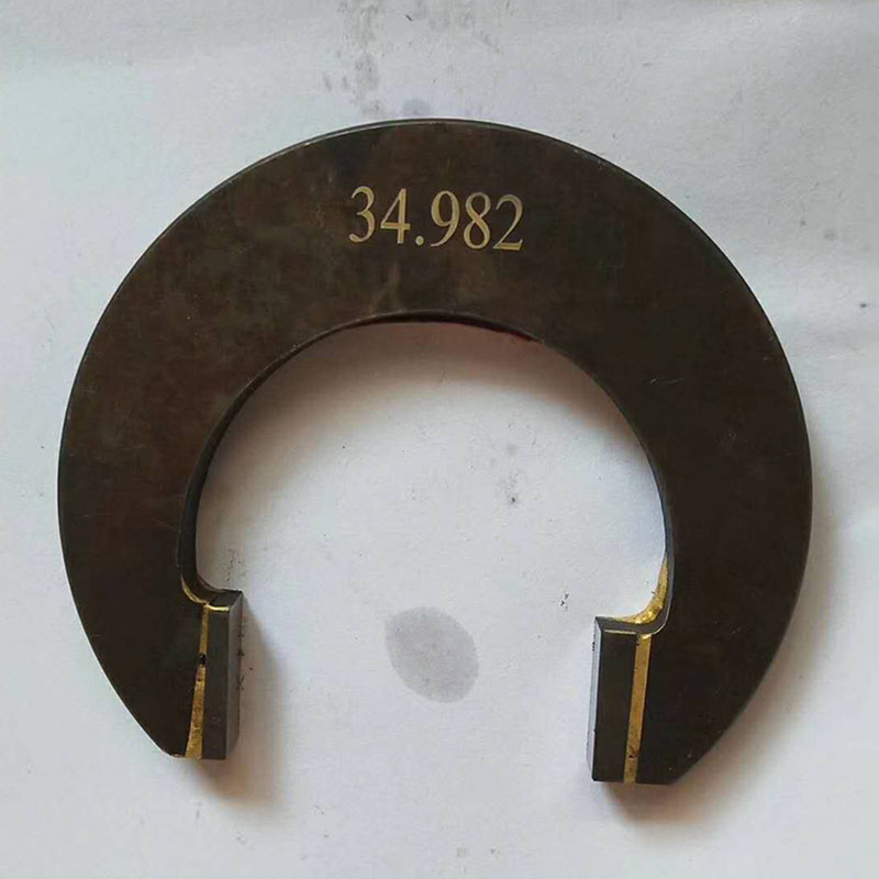 Soma wano ebisingawo ku Gages za Plug z’obuwuzi ezikyusibwakyusibwa