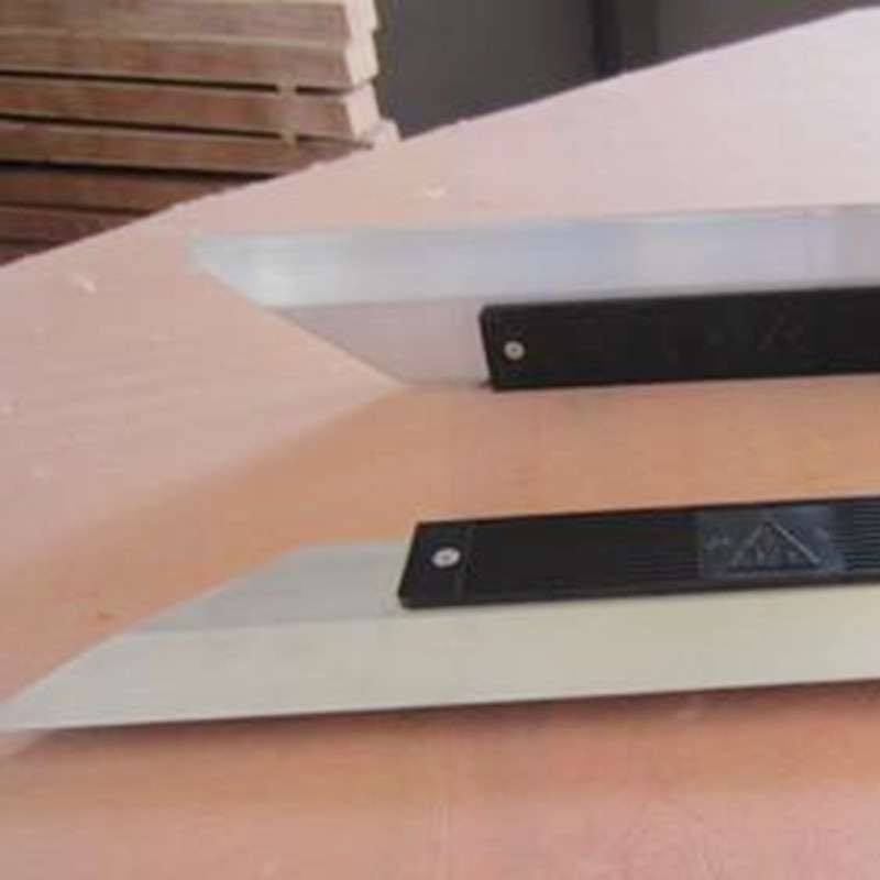 Soma wano ebisingawo ku marble ruler
