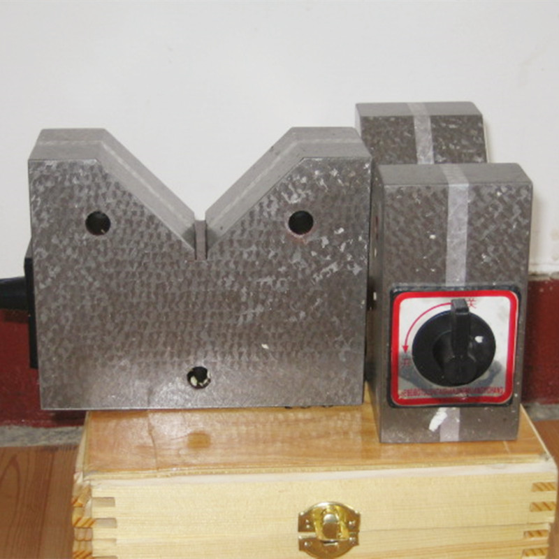 Soma ebisingawo ku Ultra Magnetic V Block
